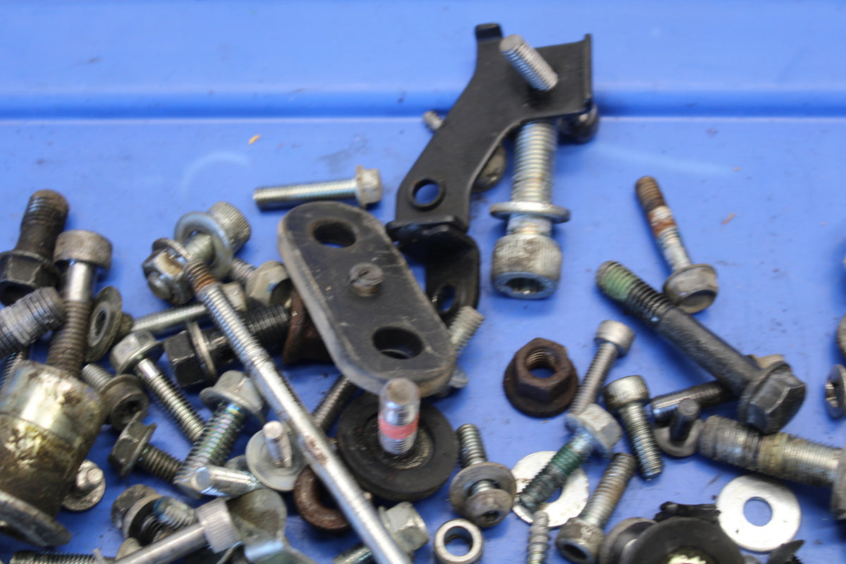 09-15 YAMAHA FZ6R ENGINE MOUNTING BOLTS HARDWARE MOTOR SCREWS BB686