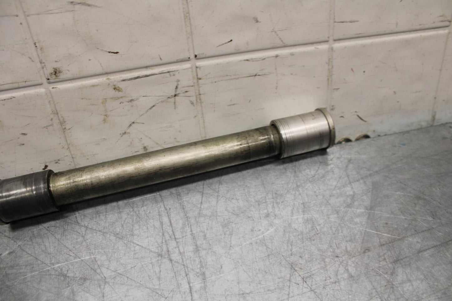 07-08 KAWASAKI CONCOURS 1400 ABS FRONT WHEEL RIM AXLE PIVOT BOLT BB449