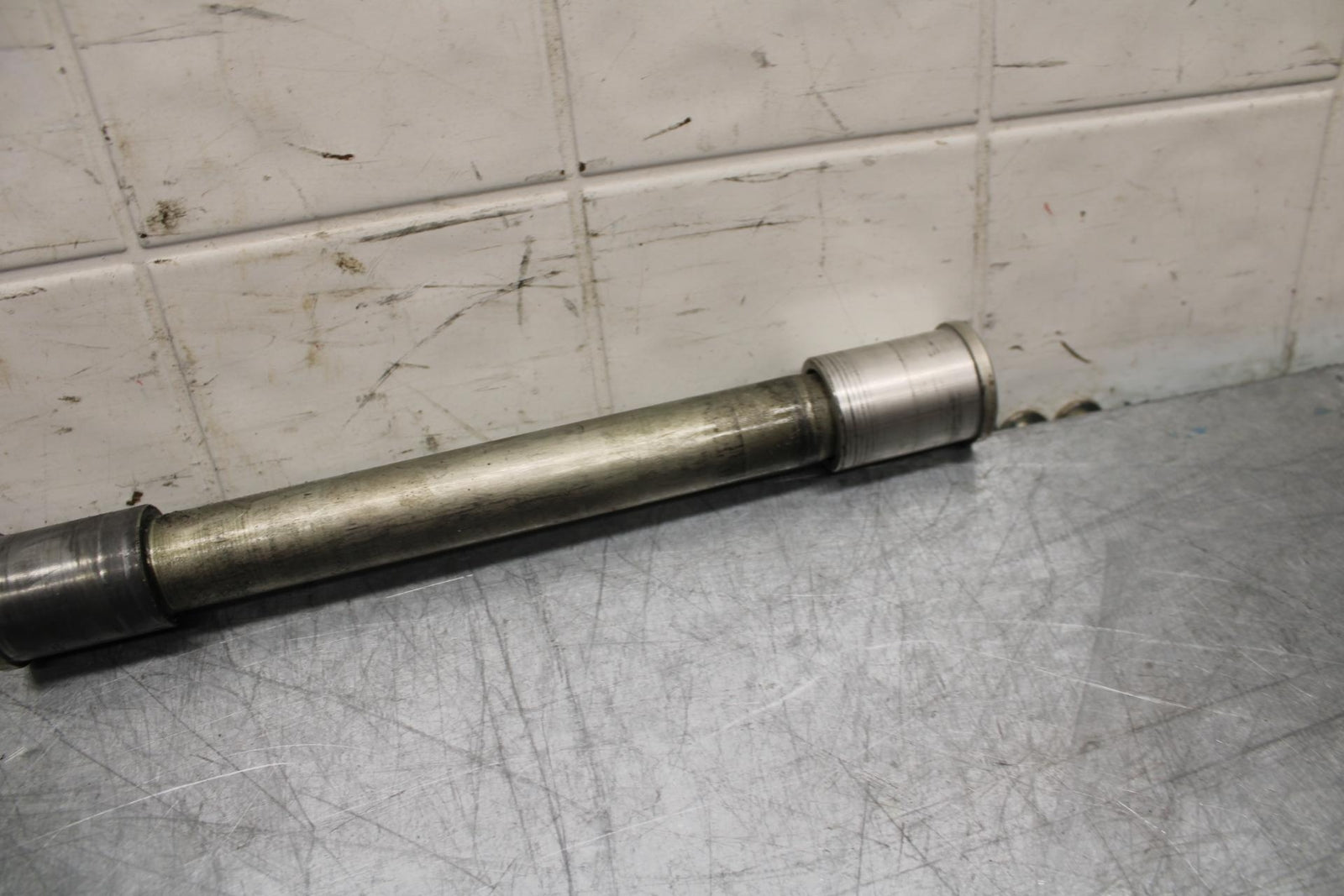 07-08 KAWASAKI CONCOURS 1400 ABS FRONT WHEEL RIM AXLE PIVOT BOLT BB449