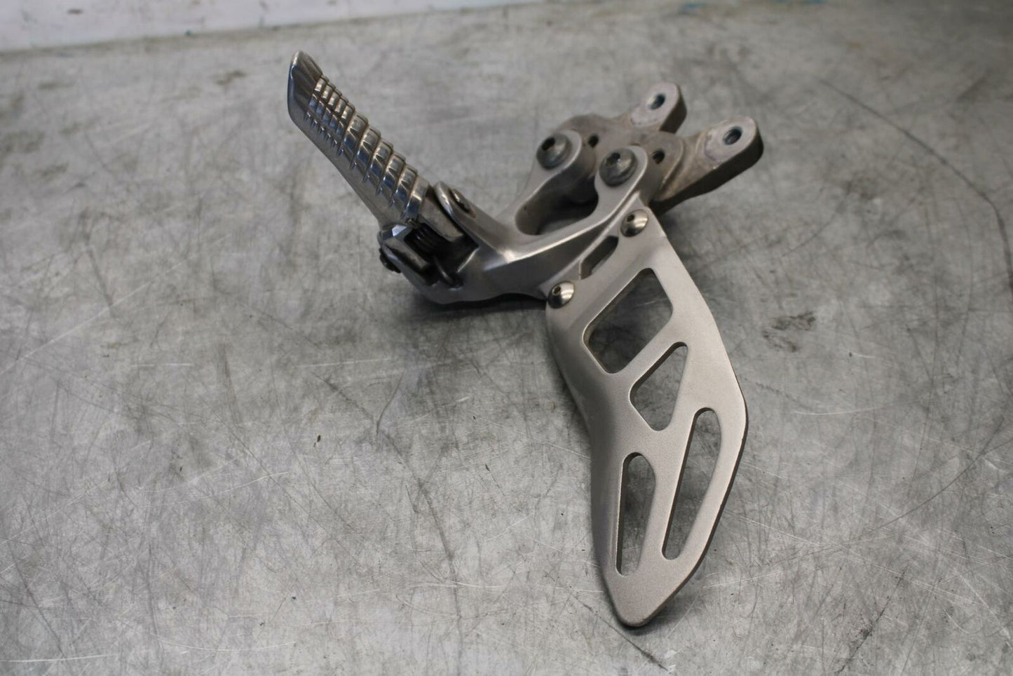 15-21 SUZUKI GSXR600 LEFT REARSET REAR SET DRIVER FOOT PEG REST STOP BB418 B