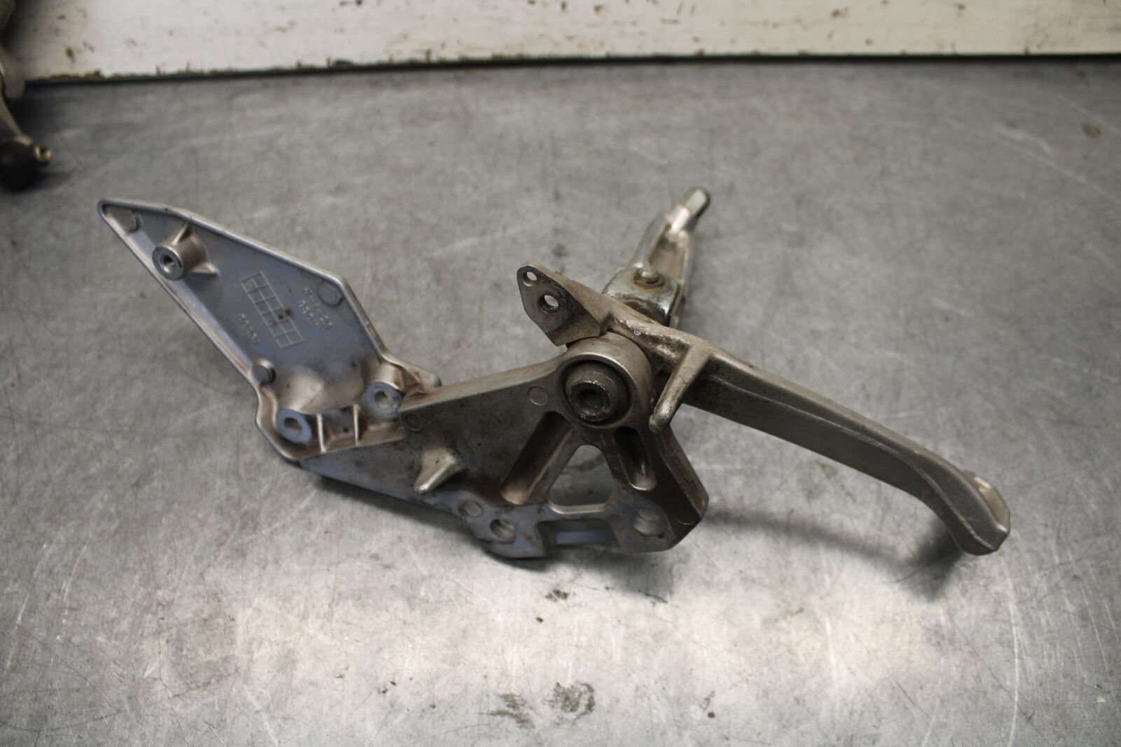 03-07 SUZUKI SV1000S RIGHT LEFT REARSETS REAR SET DRIVER FOOT PEGS BB657