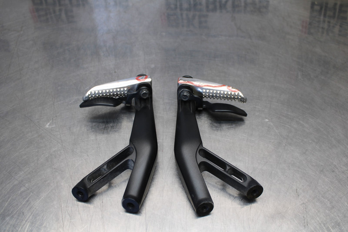 22-25 YAMAHA YZF R7 REAR BACK PASSENGER PEG SET PAIR BB182