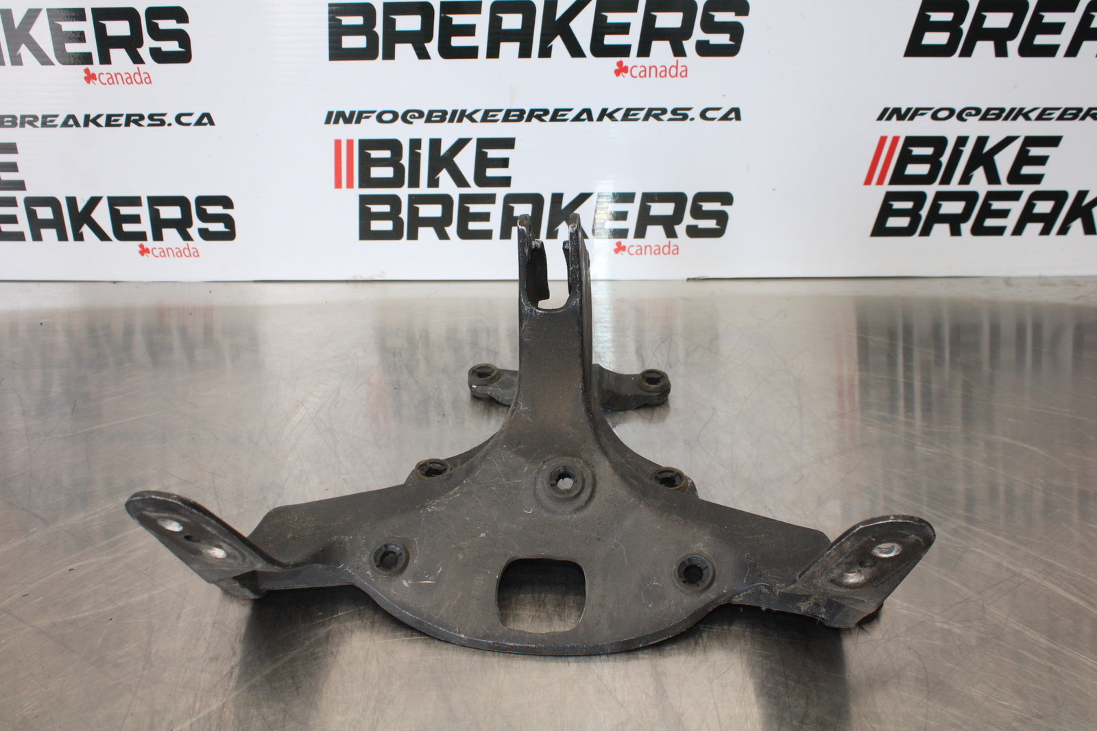 07-08 YAMAHA YZF R1 UPPER FAIRING MIRROR GAUGES STAY BRACKET BB160