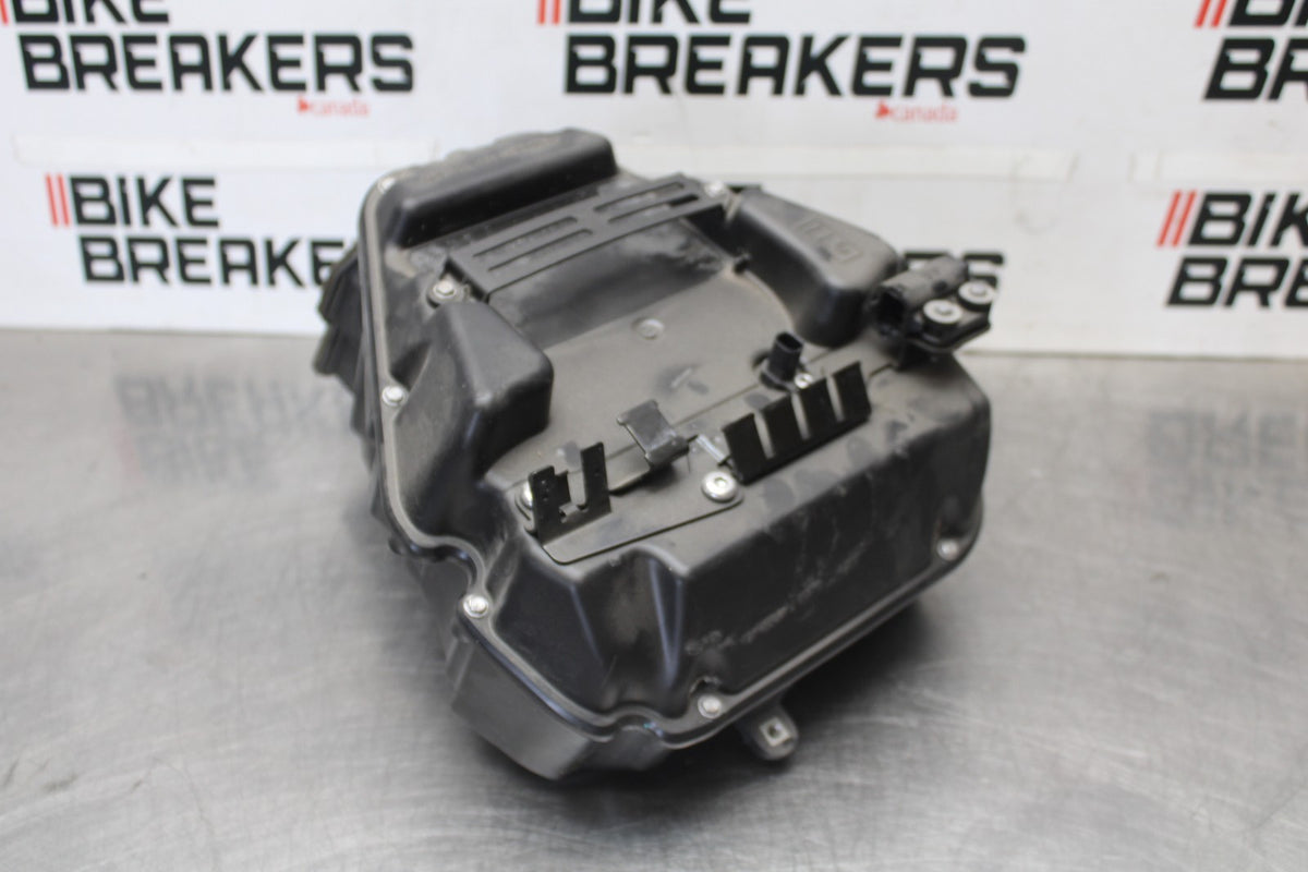 12 TRIUMPH STREET TRIPLE R AIRBOX AIR INTAKE FILTER BOX BB914