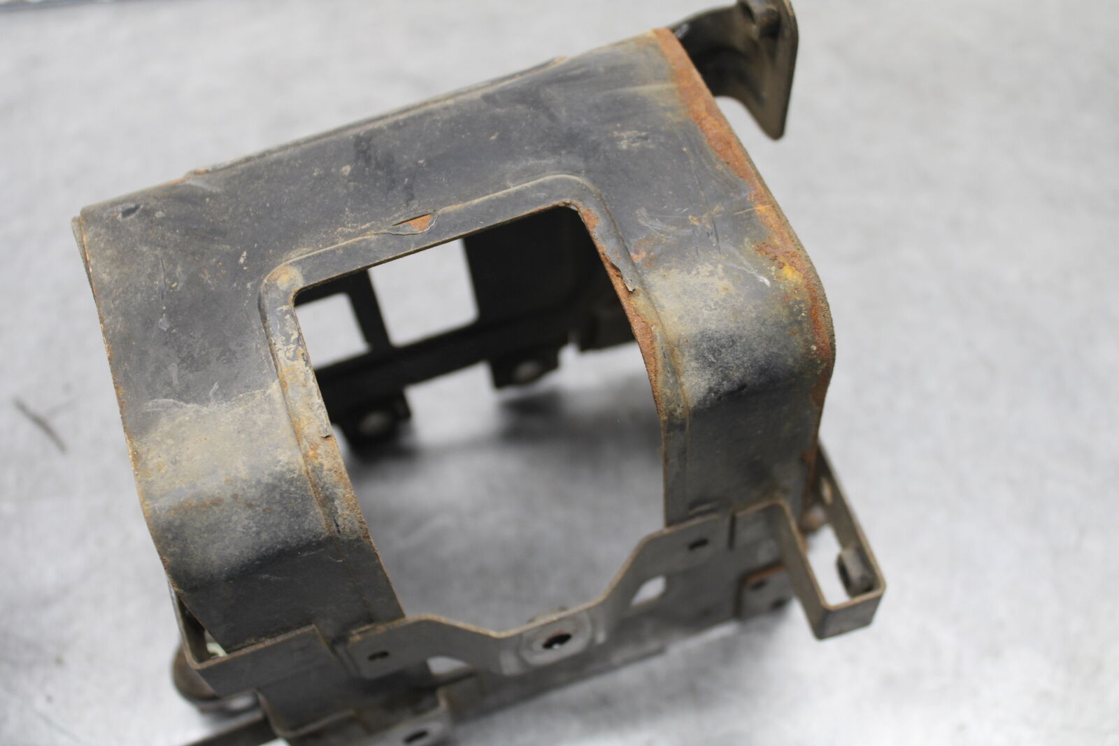 85-86 SUZUKI MADURA 1200 BATTERY TRAY BOX HOLDER  BB691