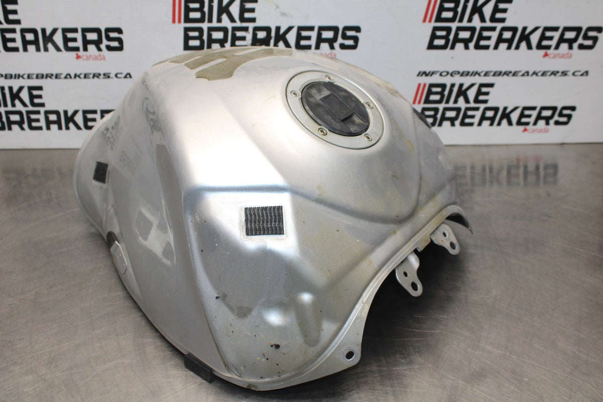 06-07 SUZUKI GSXR600 GAS TANK FUEL CELL PETROL RESERVOIR NO KEY BB792-B