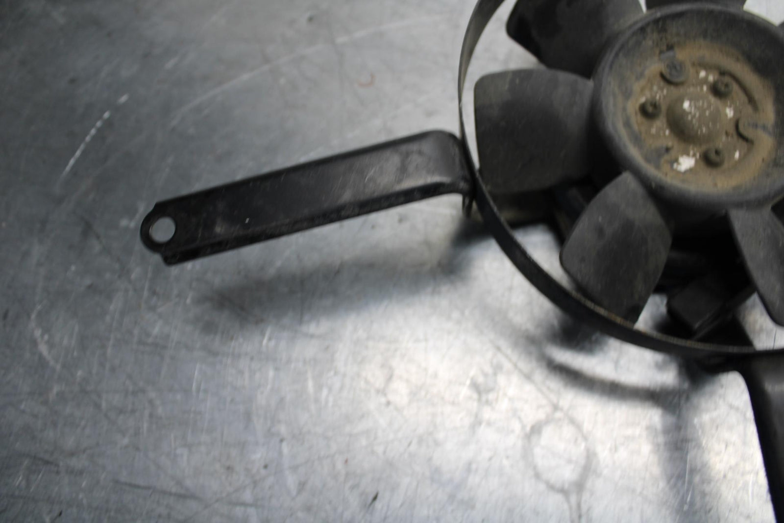 89-90 YAMAHA FZR600 ENGINE RADIATOR COOLING FAN BB76