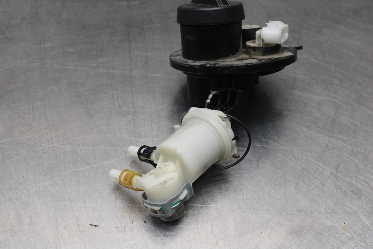 08 HARLEY-DAVIDSON ELECTRA GLIDE POLICE EFI FLHTPI GAS CAP FILLER NECK BB816
