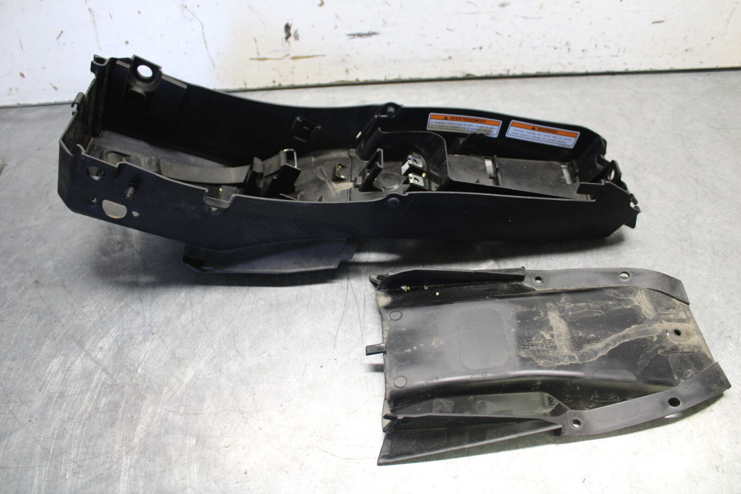 21-24 YAMAHA MT-07 REAR BACK TAIL UNDERTAIL BATTERY TRAY PLASTIC BB662