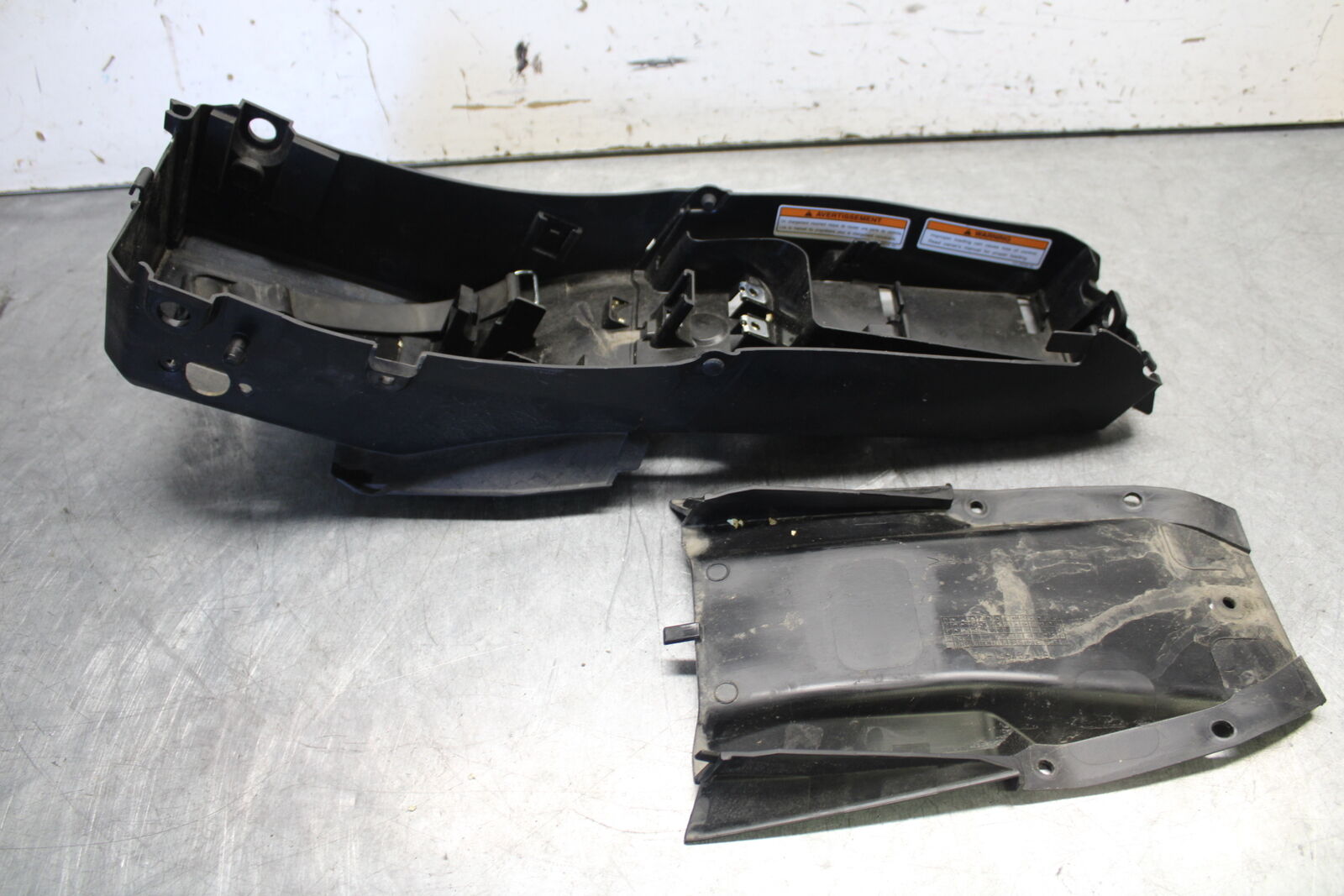 21-24 YAMAHA MT-07 REAR BACK TAIL UNDERTAIL BATTERY TRAY PLASTIC BB662