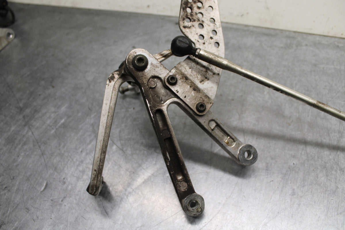 00-01 YAMAHA YZF R1 LEFT REARSET REAR SET DRIVER FOOT PEG REST STOP BB755