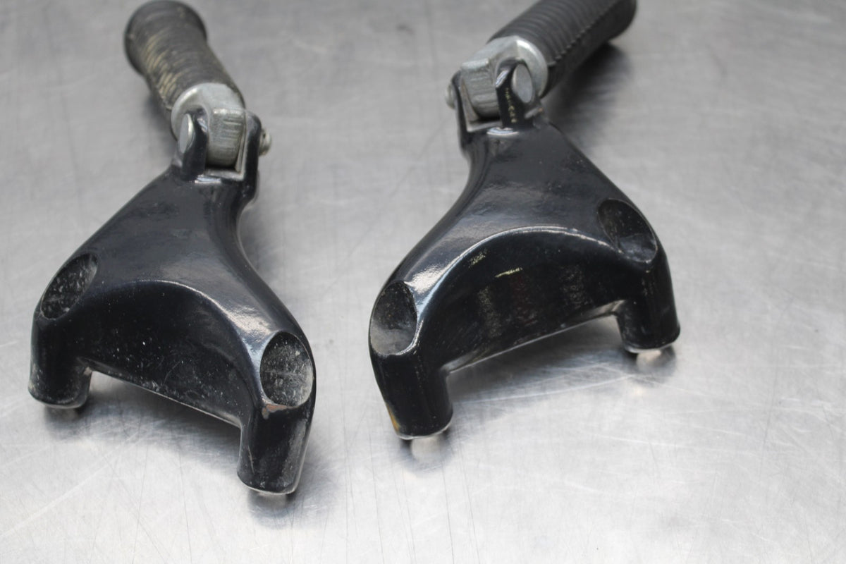 09 HARLEY-DAVIDSON SPORTSTER 1200 CUSTOM XL1200C REAR PASSENGER FOOT PEGS BB776