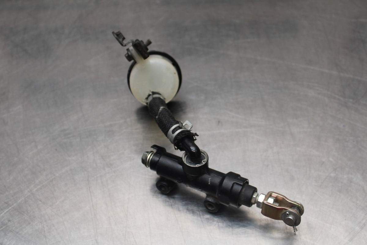 06 KAWASAKI VULCAN 900 REAR BACK BRAKE MASTER CYLINDER W RESERVOIR BB799