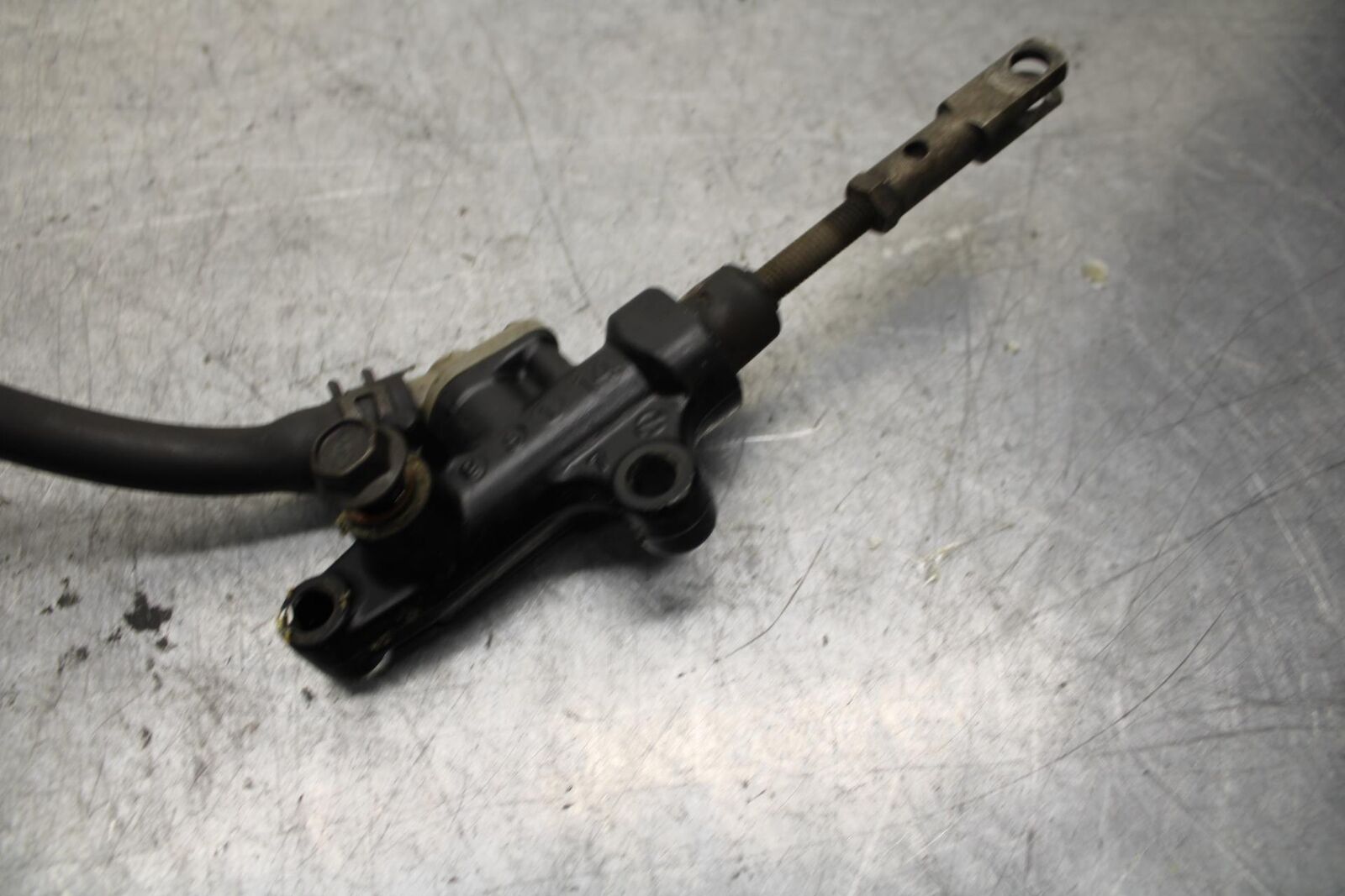89-90 YAMAHA FZR600 REAR  BRAKE MASTER CYLINDER W RESERVOIR 1WG-25850-50-00 BB76