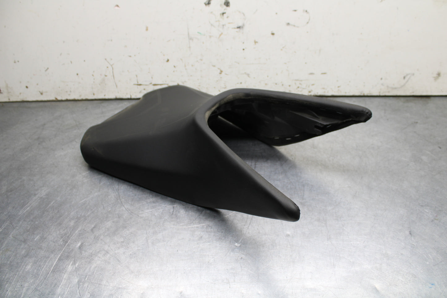 17-24 KTM 390 DUKE FRONT DRIVERS SEAT PAD SADDLE PILLION BB734