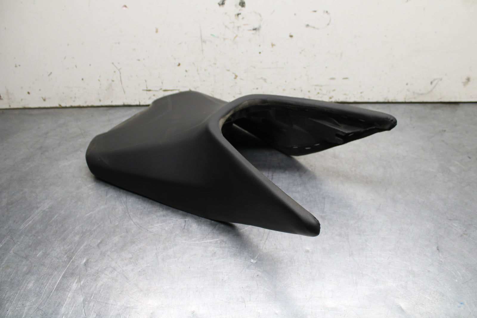17-24 KTM 390 DUKE FRONT DRIVERS SEAT PAD SADDLE PILLION BB734