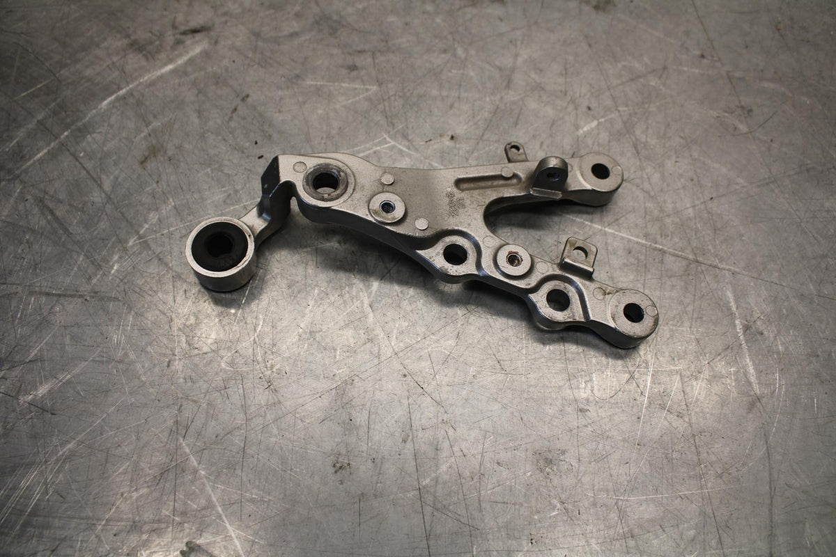 2008 Yamaha YZF R6 RIGHT REARSET REAR SET DRIVER FOOT PEG REST STOP BB521