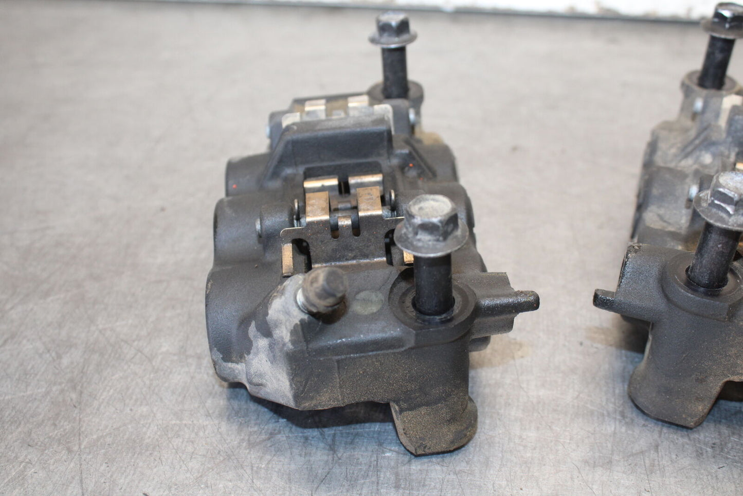 09-14 YAMAHA YZF R1 RIGHT LEFT FRONT BRAKE CALIPER SET PAIR CALIPERS BB696