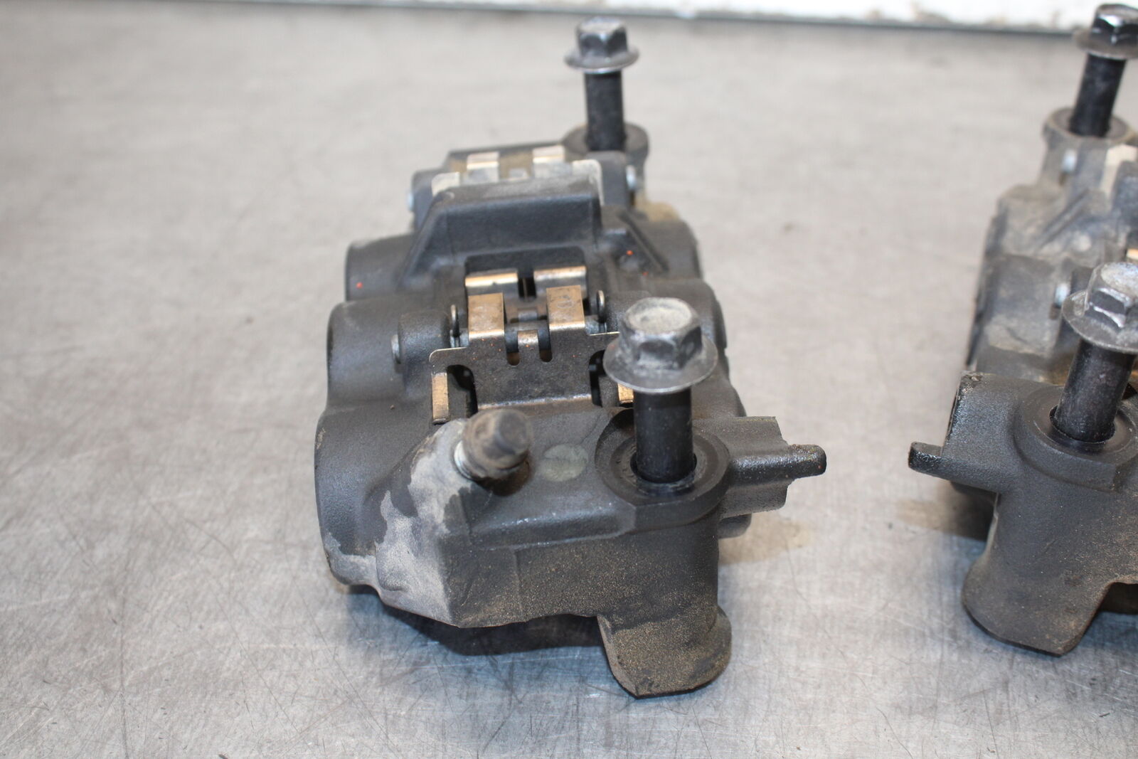 09-14 YAMAHA YZF R1 RIGHT LEFT FRONT BRAKE CALIPER SET PAIR CALIPERS BB696