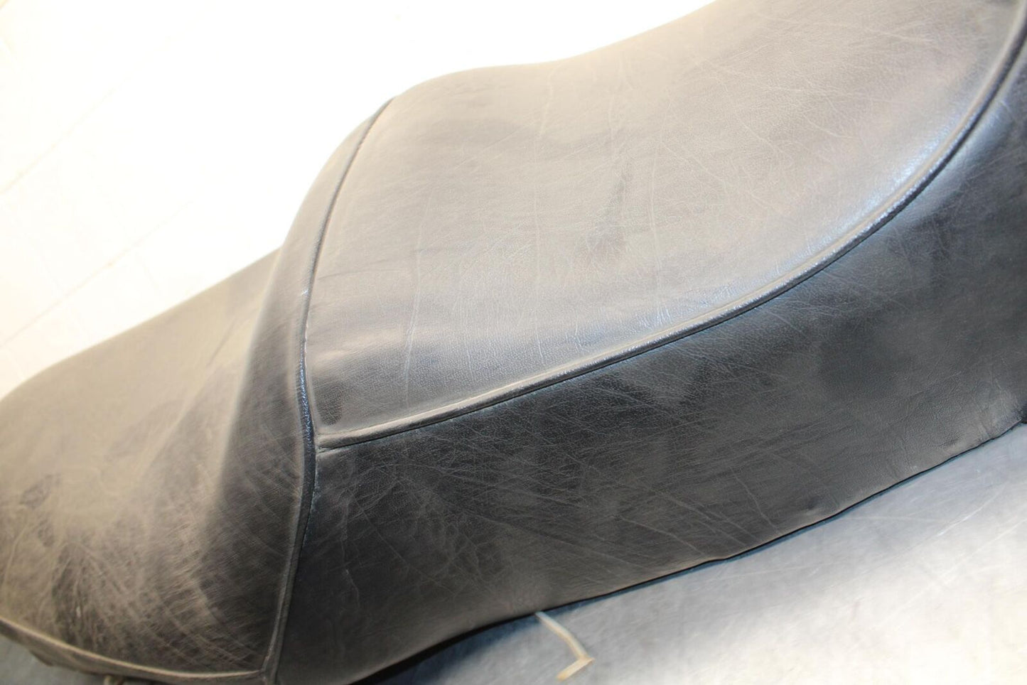 75 SUZUKI GT 550 FRONT REAR SEAT SADDLE BB72 