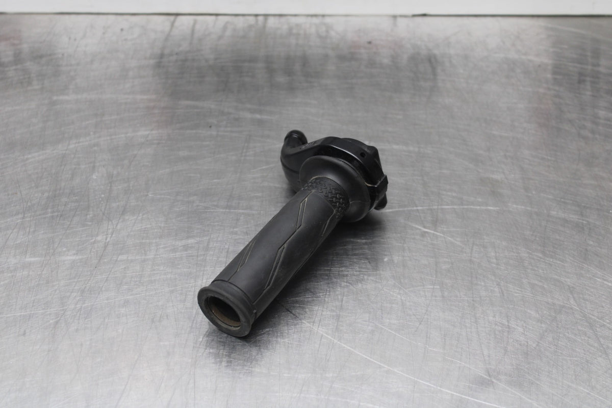 22-25 YAMAHA YZF R7 RIGHT THROTTLE GRIPBB850