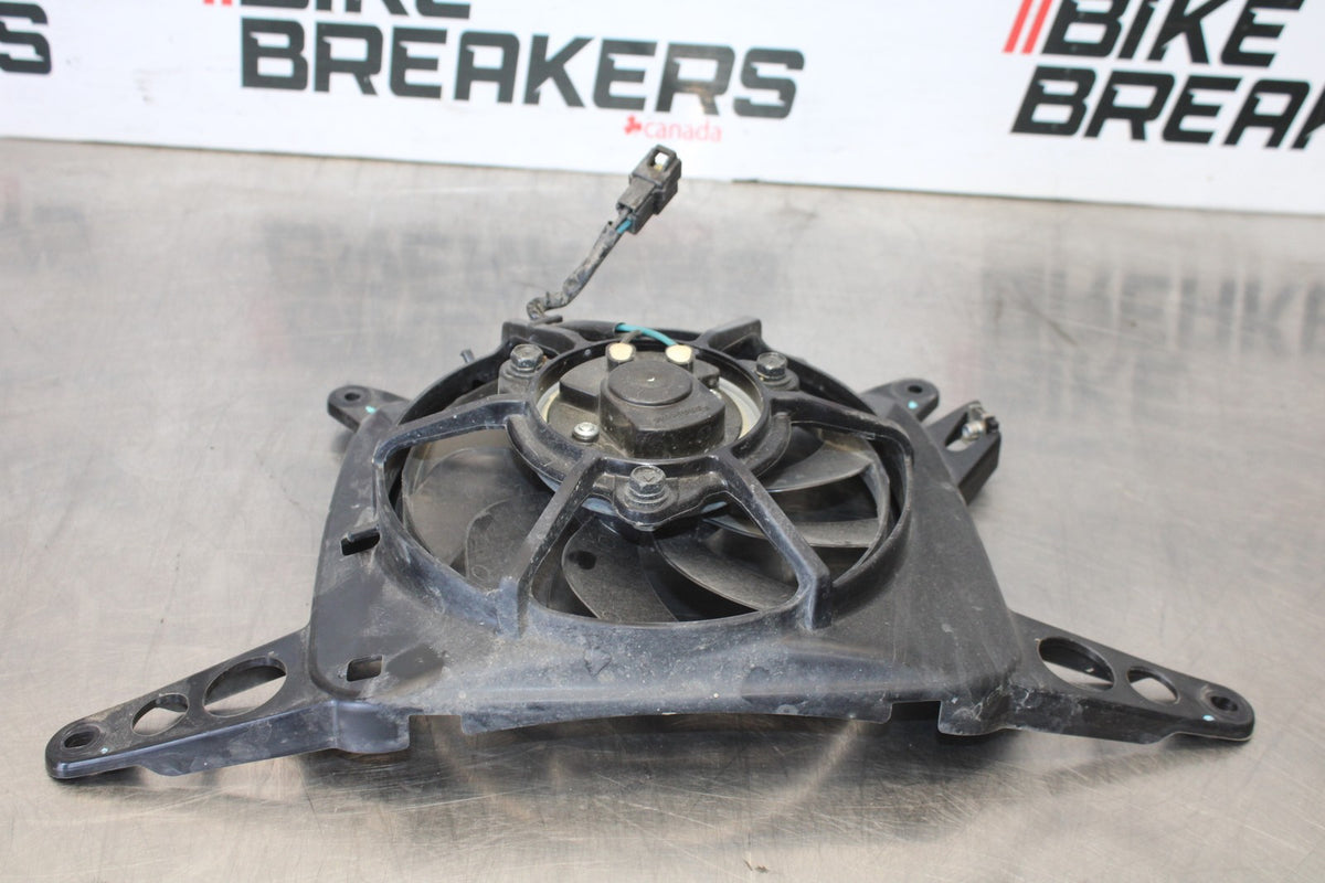 20 TRIUMPH STREET TRIPLE 765 ENGINE RADIATOR COOLING FAN BB864