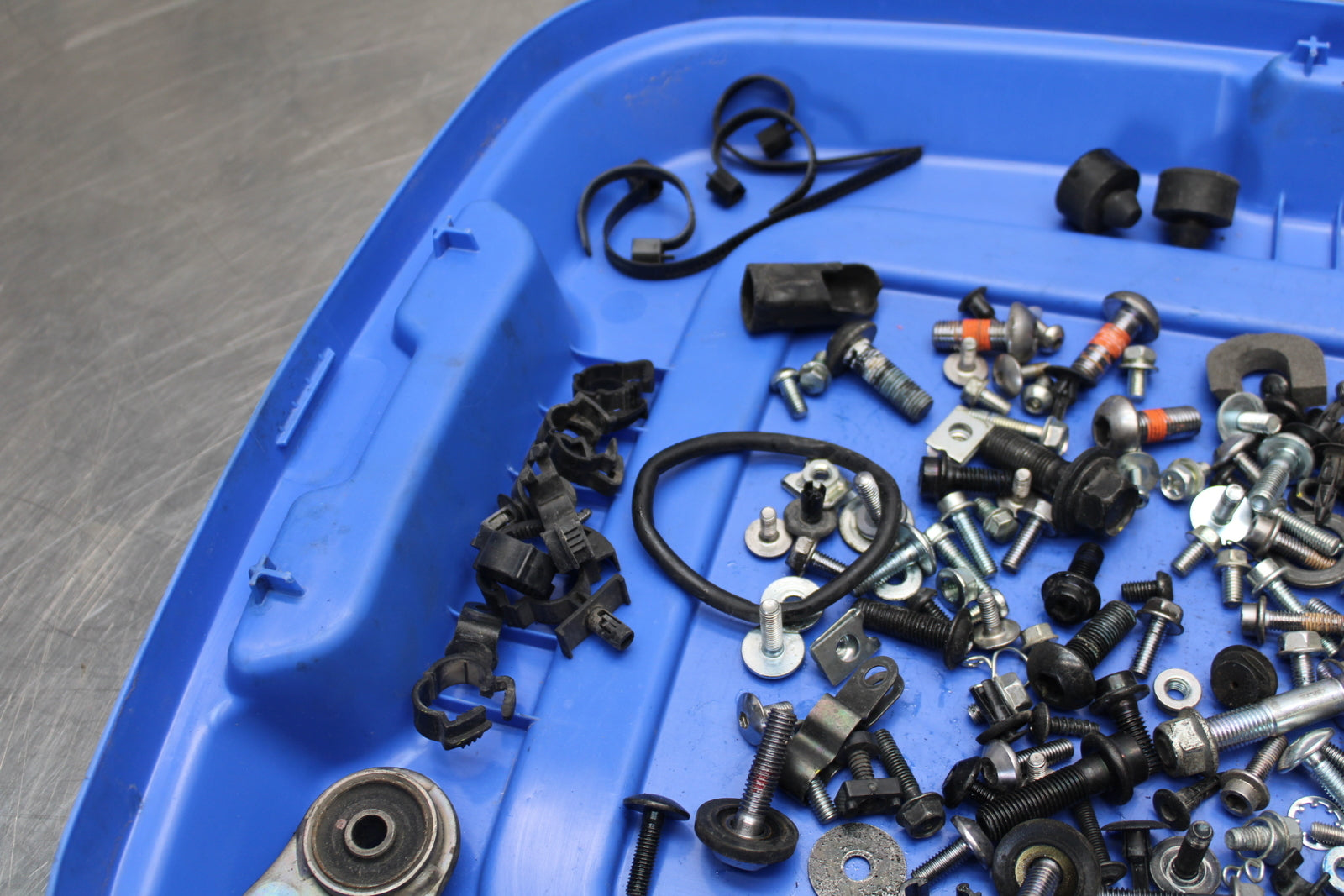 14-17 YAMAHA FZ07 MOUNTING BOLTS HARDWARE MOTOR SCREWS BB162
