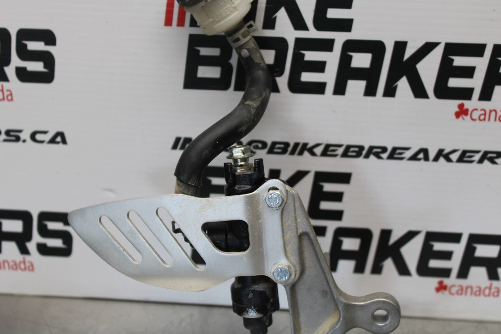 11-22 SUZUKI GSXR 600  RIGHT REARSET REAR SET DRIVER FOOT PEG REST STOP BB193