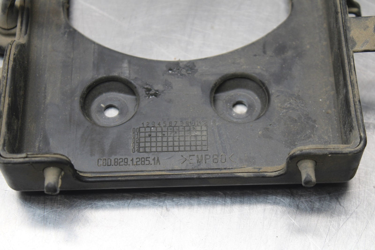 02 DUCATI MONSTER 620 REAR BACK TAIL UNDERTAIL BATTERY TRAY PLASTIC BB851