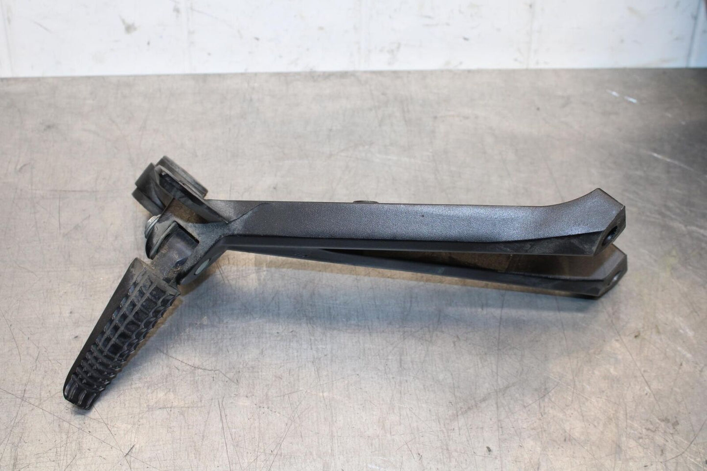 2015 Suzuki GSXR750 RIGHT REAR BACK PASSENGER PEG BB595