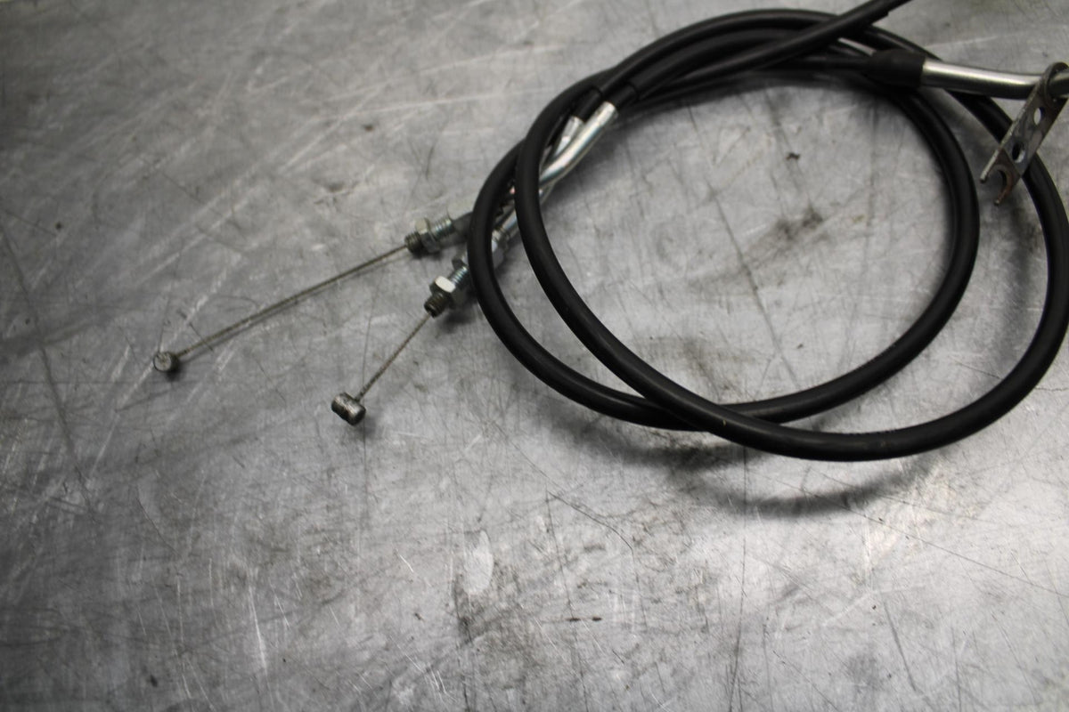 13 SUZUKI GSXR750 THROTTLE CABLES LINES BB474