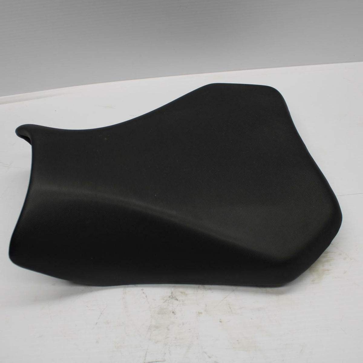 11-19 SUZUKI GSXR600 FRONT DRIVERS SEAT  SADDLE PILLION 45100-14J10-DW2 BB 241