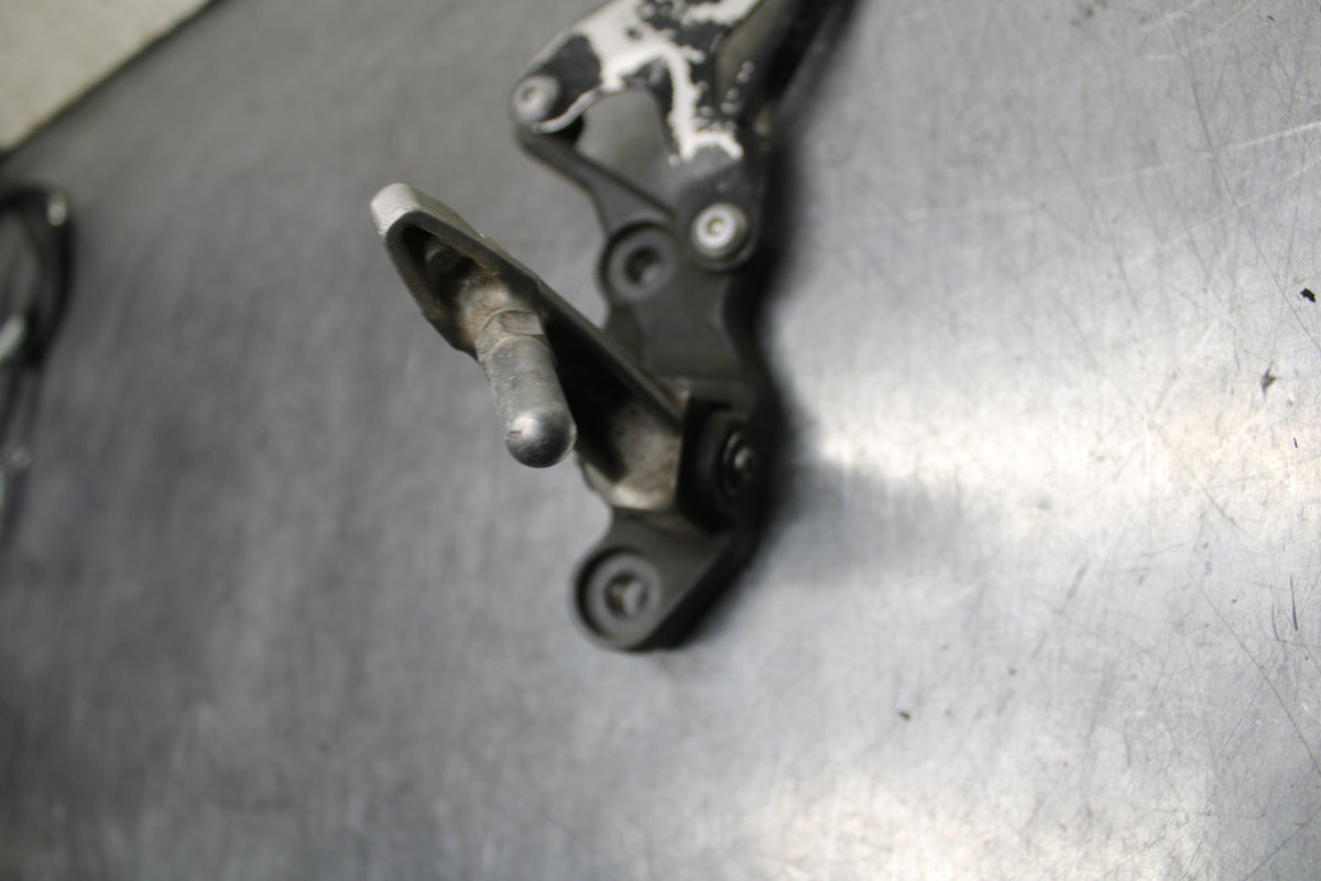 24 KAWASAKI NINJA 500 ABS LEFT REARSET REAR SET DRIVER FOOT PEG REST STOP BB744