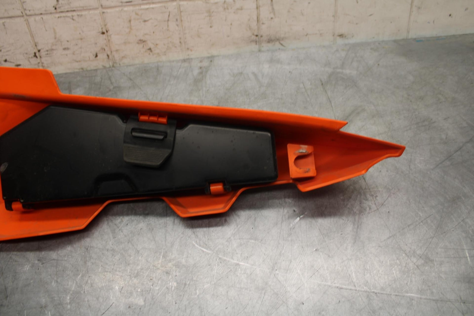 22 KTM 890 ADVENTURE   ORANGE RIGHT REAR BACK TAIL FAIRING COWL SHROUD BB514