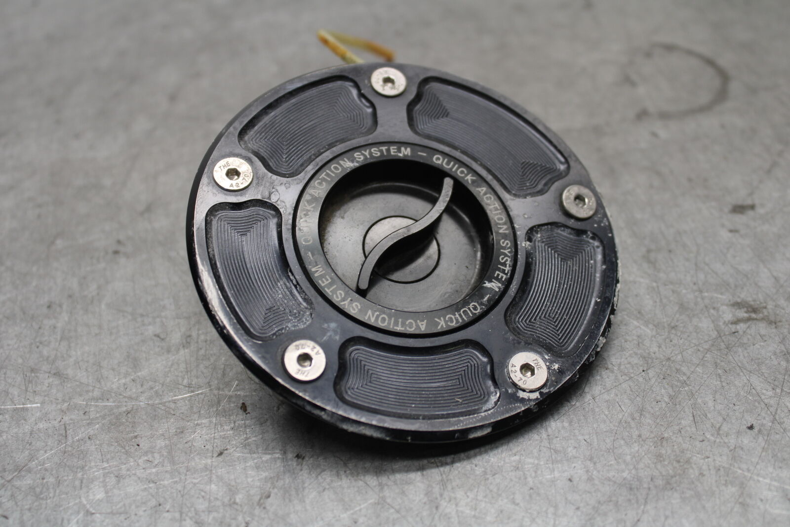 05-06 SUZUKI GSXR1000 FUEL TANK GAS CAP BB677