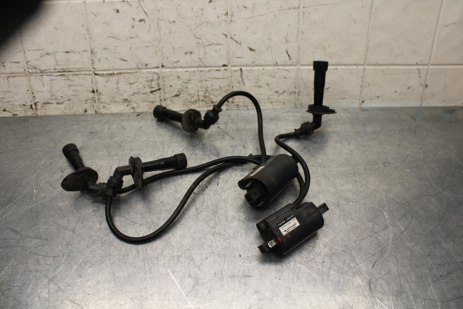 1997 Suzuki Bandit 1200 GSF1200S IGNITION COILS COIL SPARK PLUG CAPS BB559