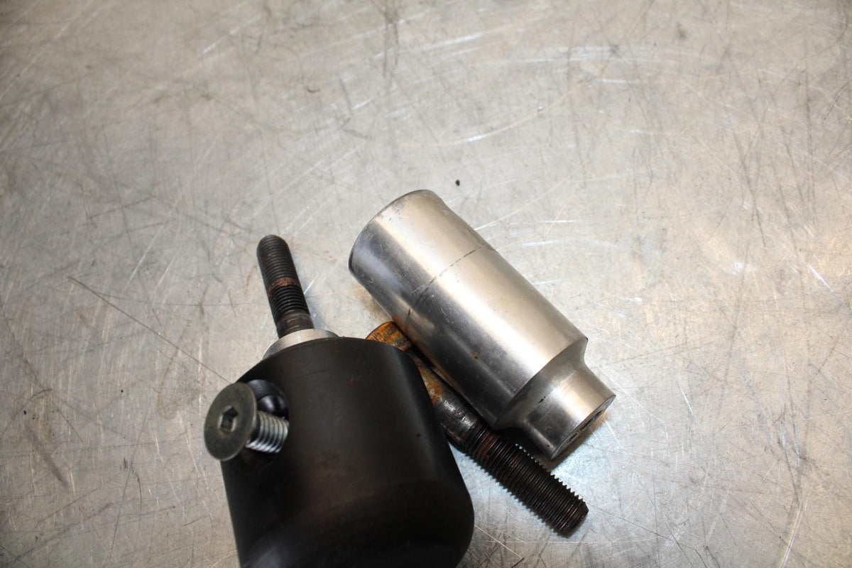 08-16 YAMAHA YZF R6 FRAME SLIDERS SET BB436