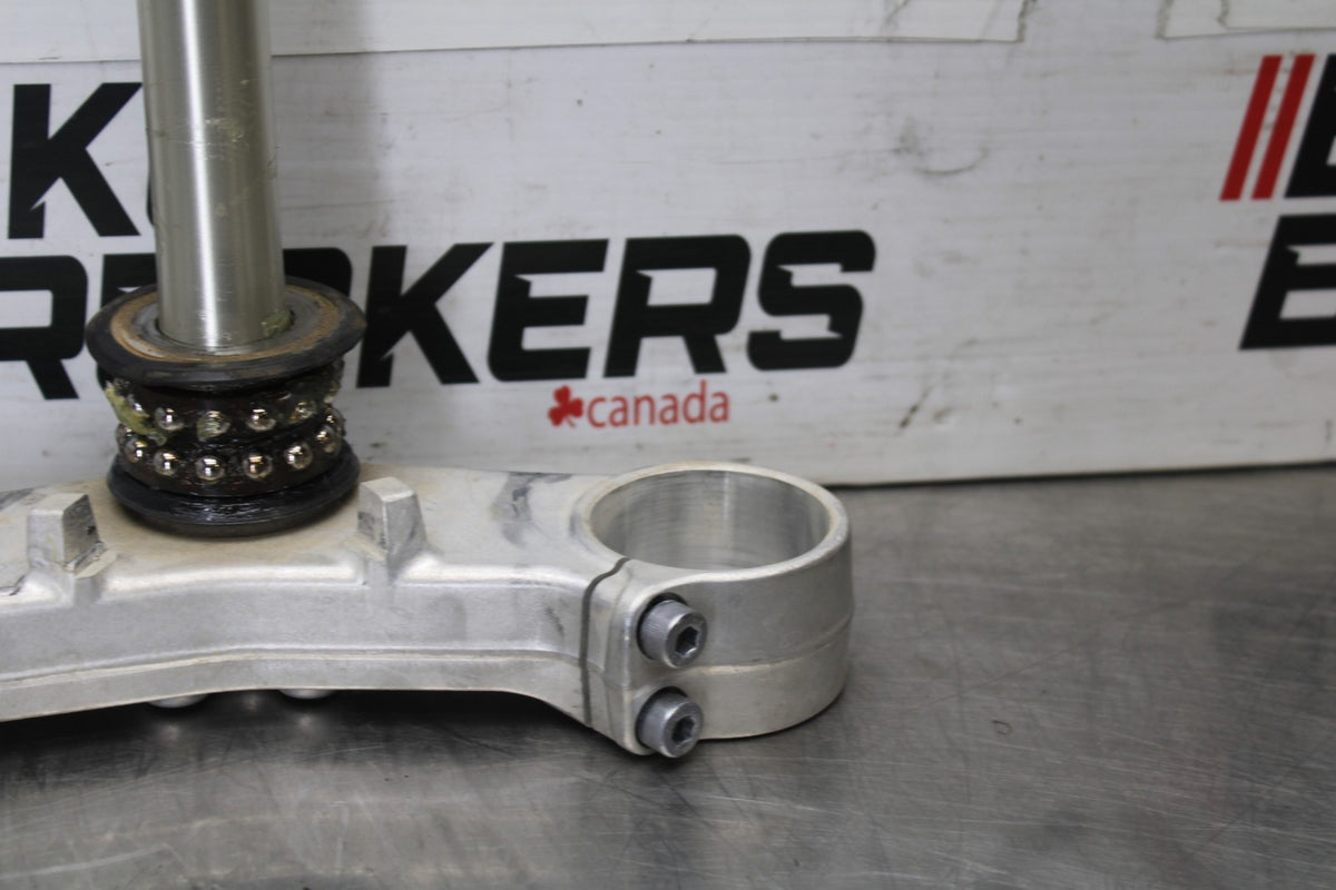 17 YAMAHA YZF R6 FRONT FORKS CLAMP LOWER TRIPLE TREE STEM BB922