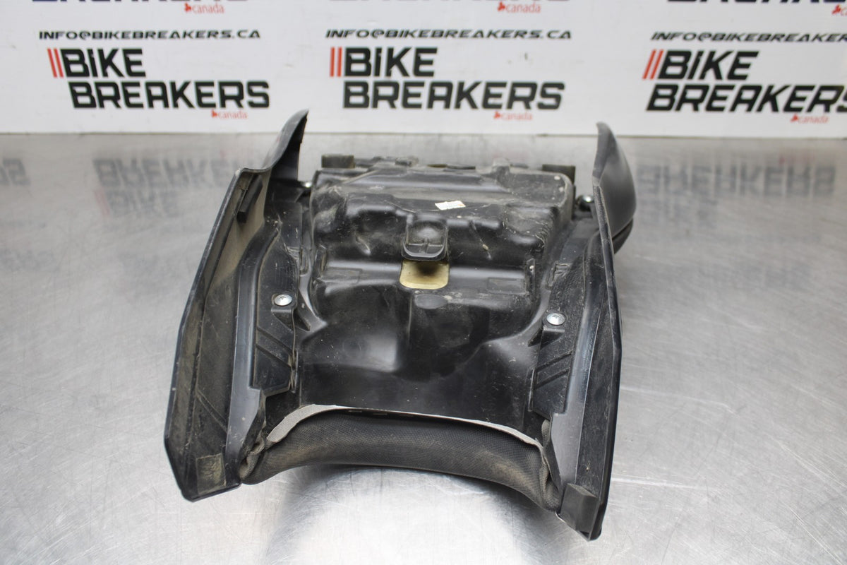 13 KAWASAKI NINJA 650 EX650F ABS FRONT DRIVERS SEAT PAD SADDLE PILLION BB828