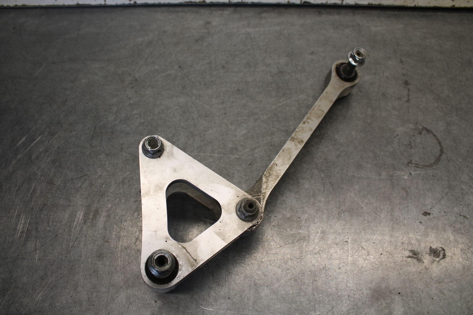 07-08 YAMAHA YZF R1 REAR DOGBONE SHOCK LINKAGE LINK BB675