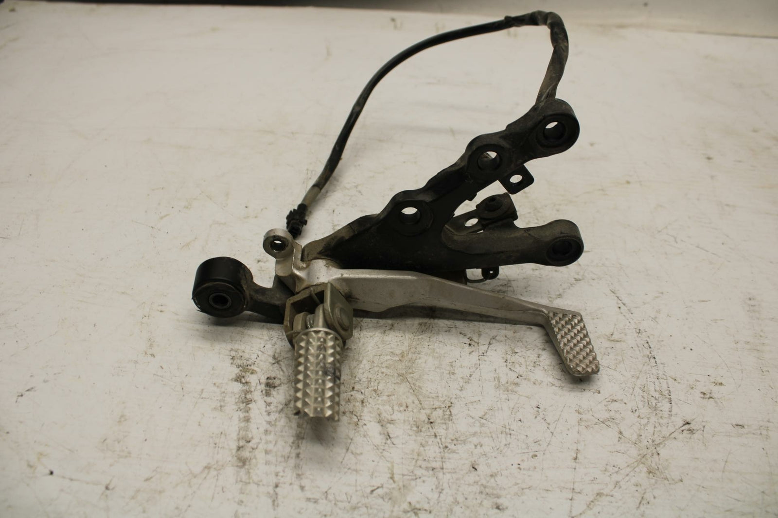 08-17 YAMAHA YZF R6 RIGHT REARSET REAR SET DRIVER FOOT PEG REST STOP BB354