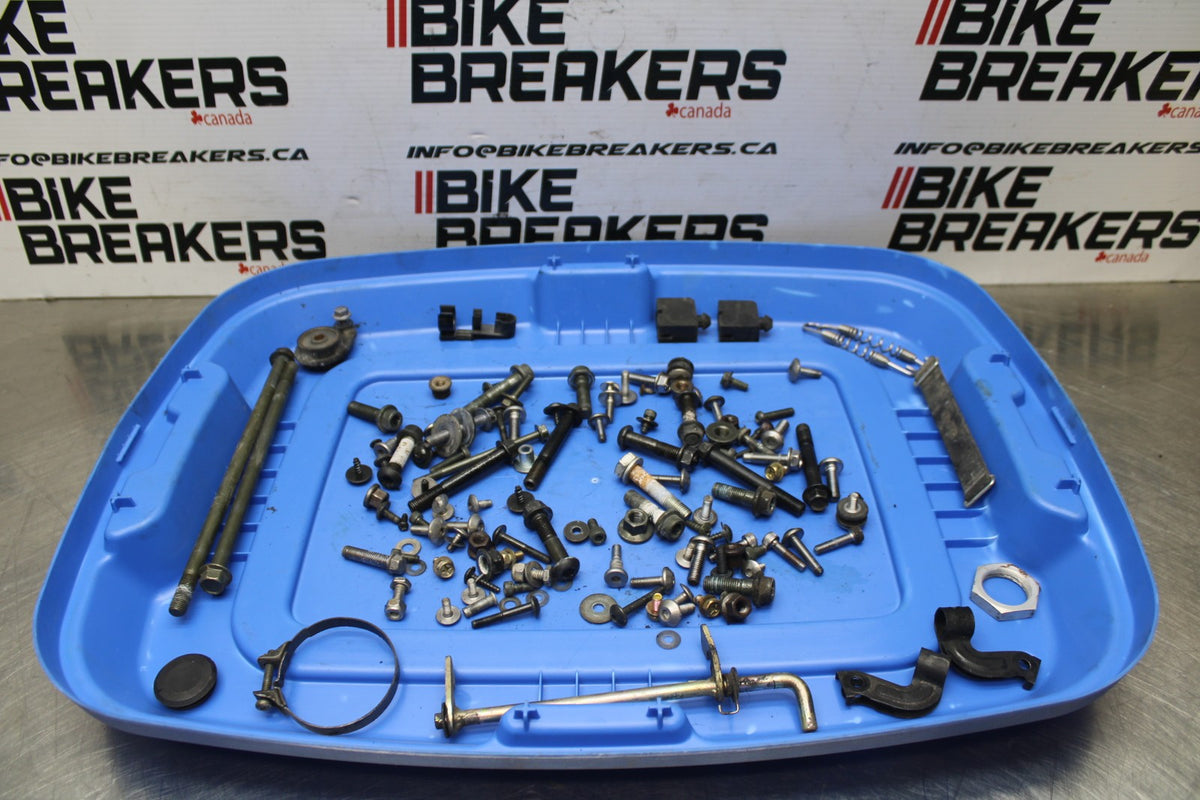 05 YAMAHA YZF R6 MOUNTING BOLTS HARDWARE MOTOR SCREWS BB814