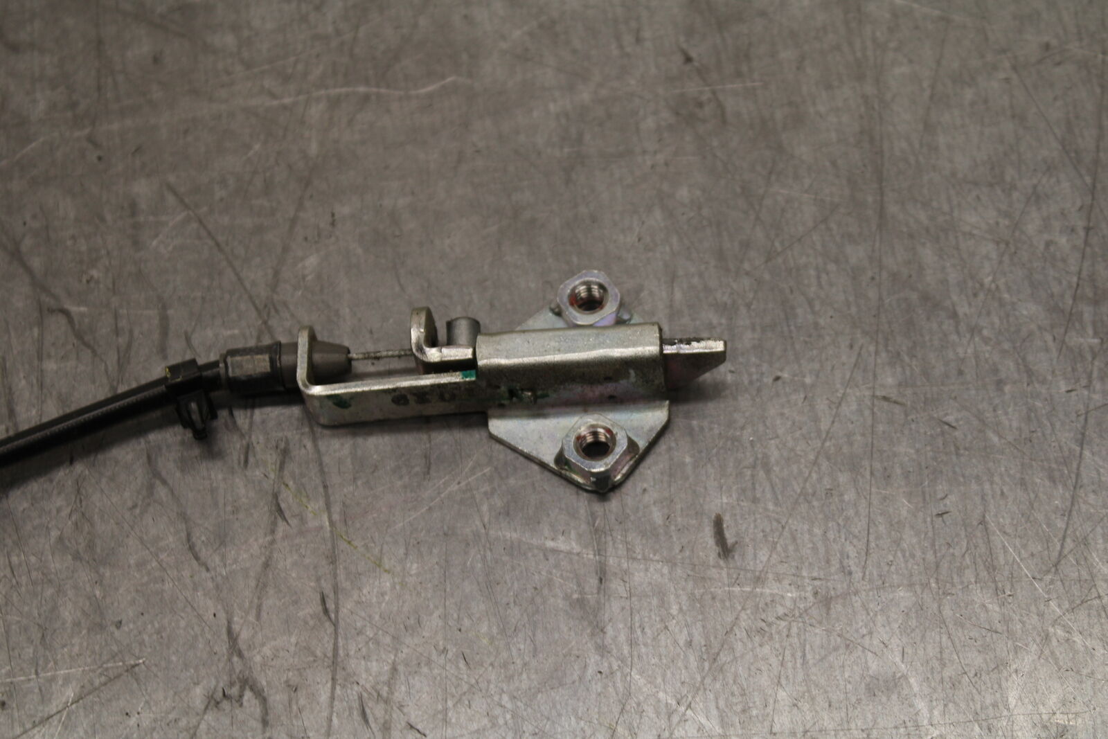 19-22 KAWASAKI Z400 REAR PASSENGER SEAT LATCH LOCK ASSEMBLY BB738