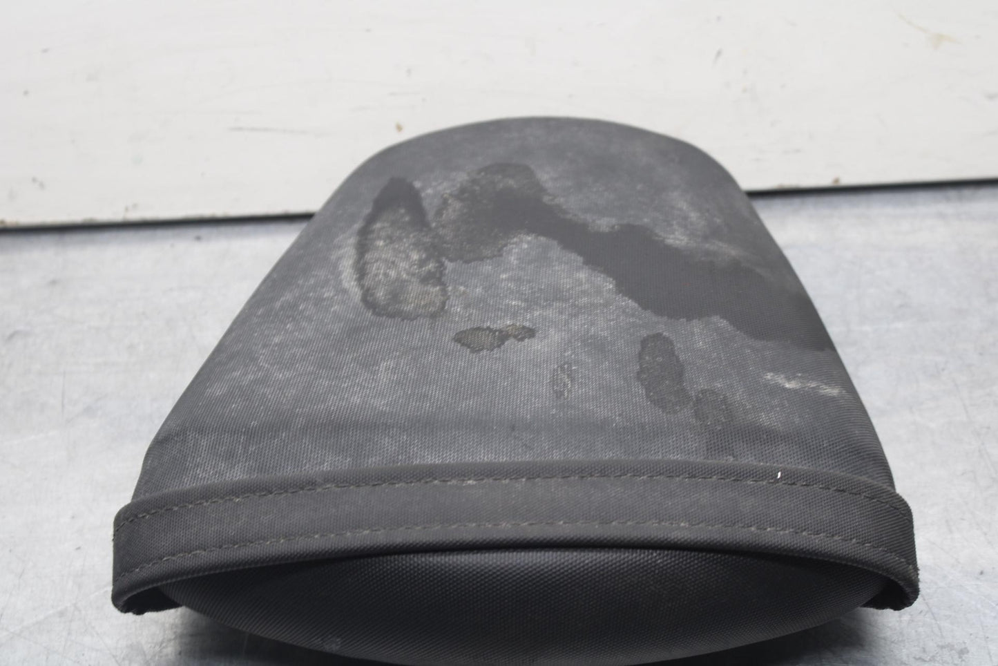 2011 Suzuki GSXR600 REAR BACK PASSENGER TANDEM SEAT PAD SADDLE PILLION BB605