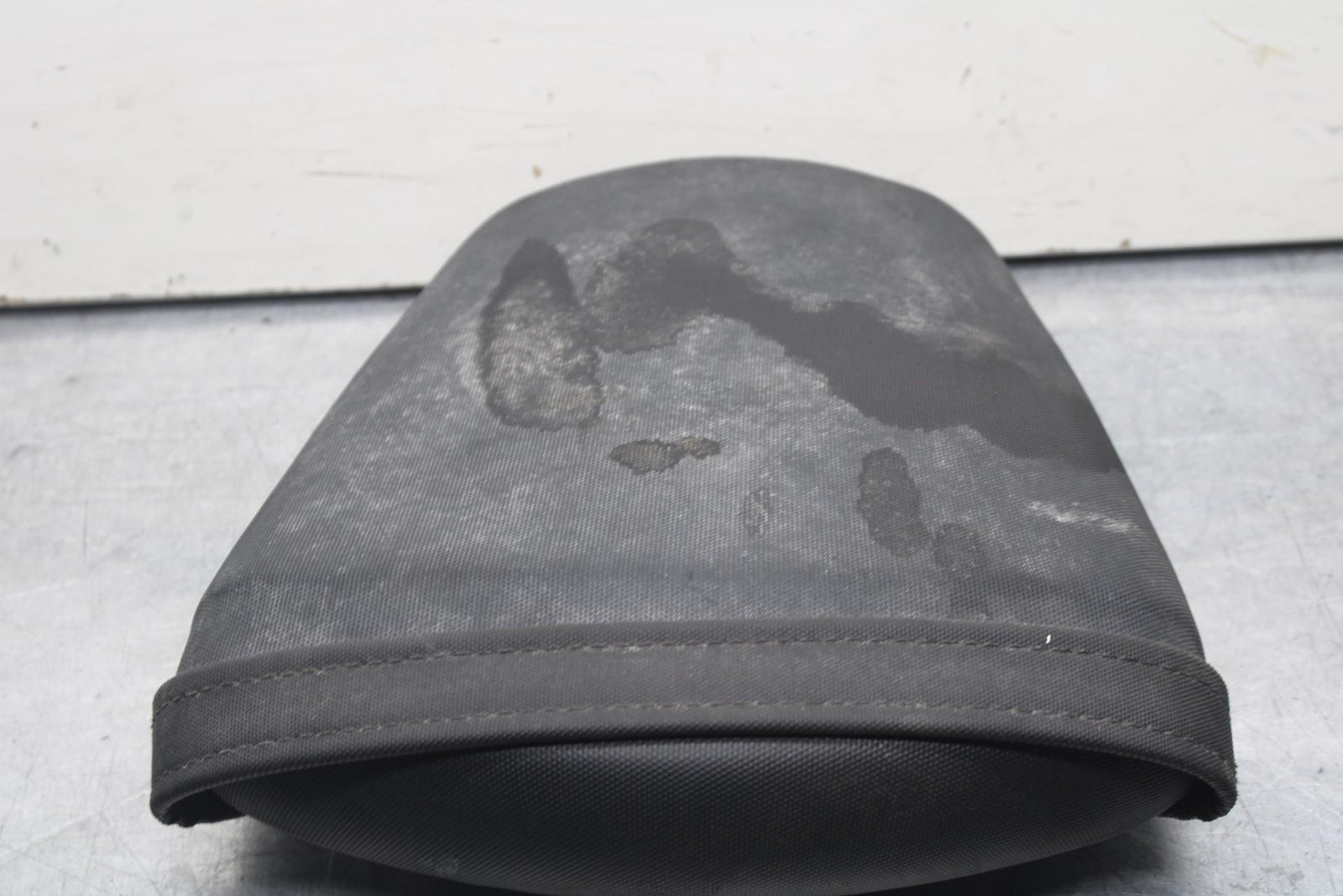 2011 Suzuki GSXR600 REAR BACK PASSENGER TANDEM SEAT PAD SADDLE PILLION BB605
