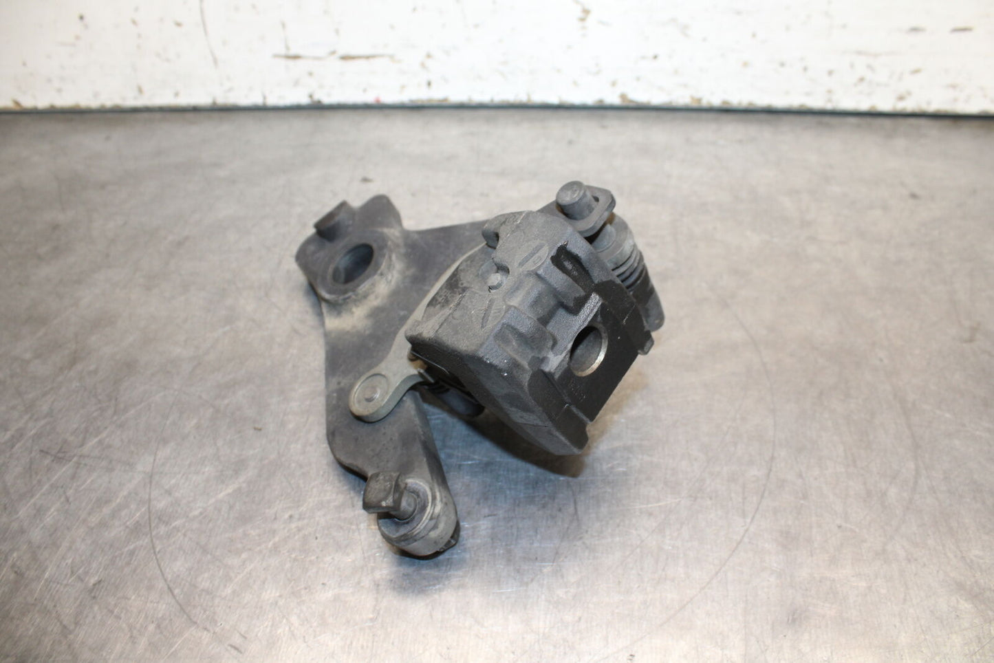 12-13 KAWASAKI Z1000 REAR BACK BRAKE CALIPER W MOUNT BRACKET BB743