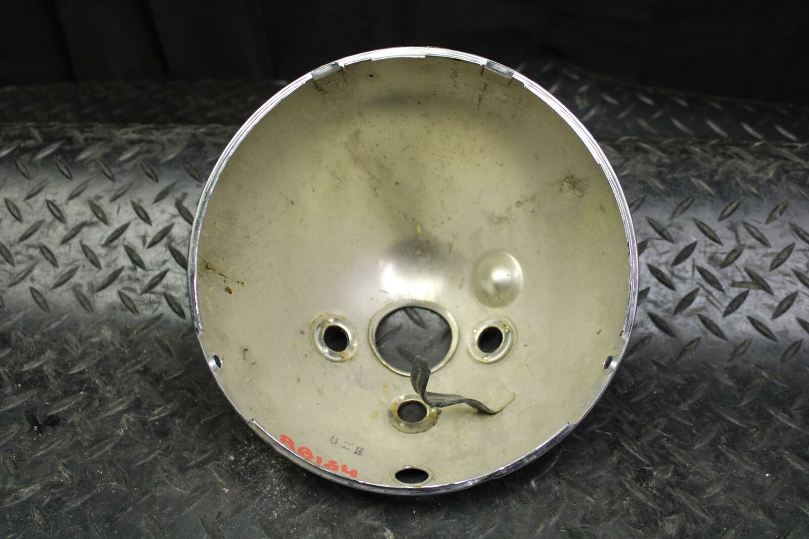 06-09 YAMAHA V STAR 1100 HEADLIGHT CASE HOUSING BUCKET BB184