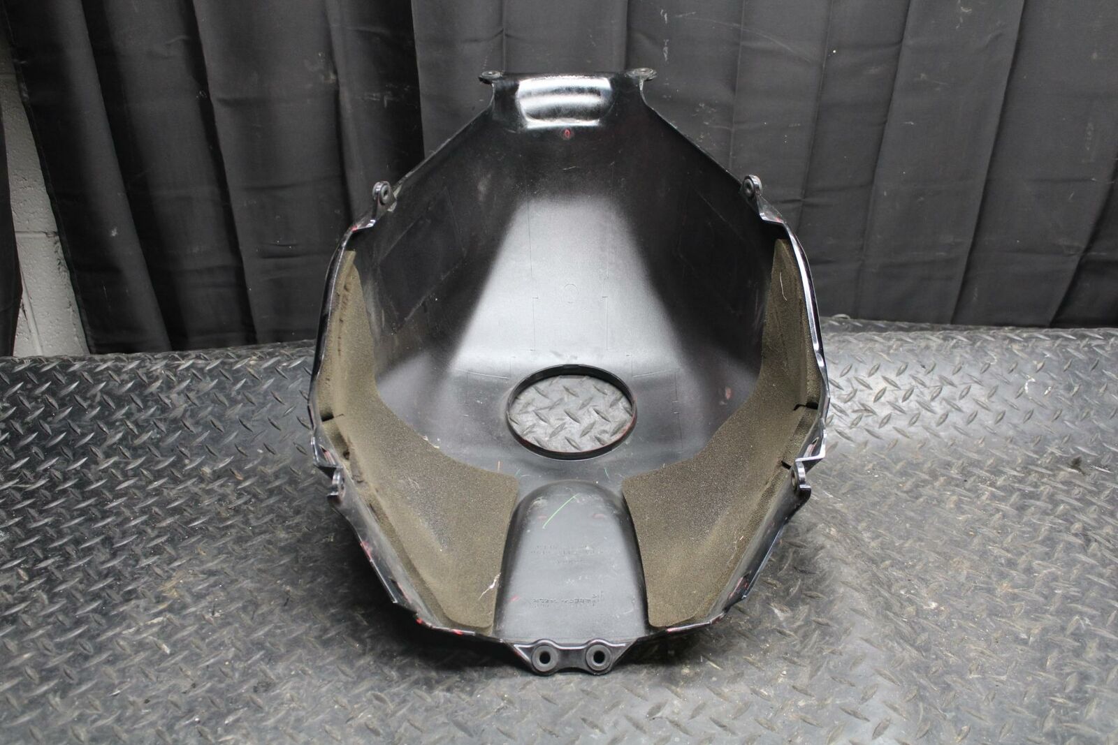 03-04 HONDA CBR600RR GAS TANK FUEL CELL COVER FAIRING COWL BB218
