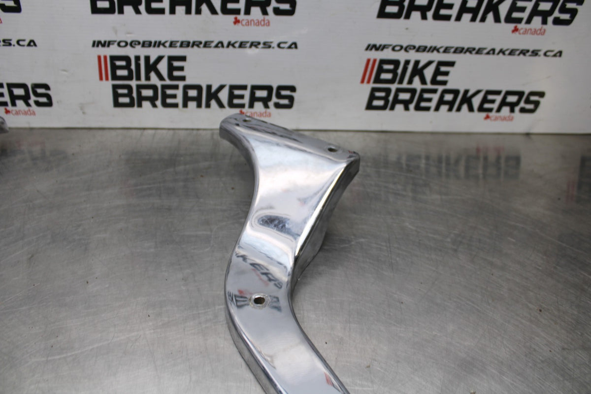 02 KAWASAKI VULCAN 800 VN800B CLASSIC REAR PASSENGER FENDER GRAB RAIL BB862