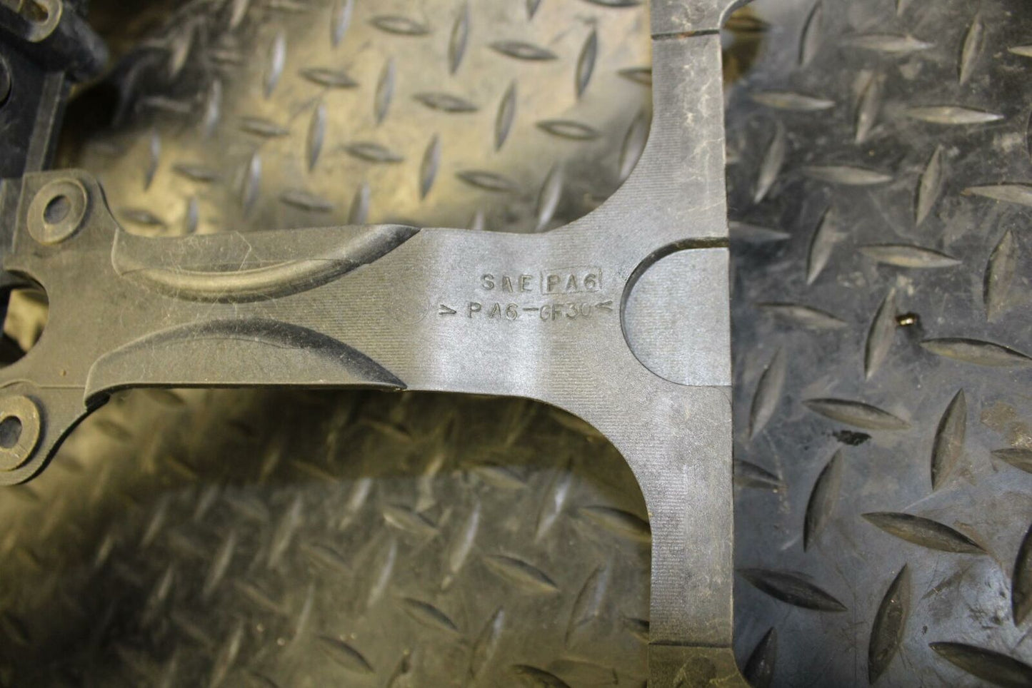 05-06 SUZUKI KATANA 750 GSX750F UPPER FAIRING MIRROR GAUGES STAY BRACKET bb166